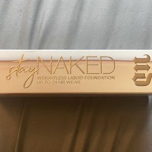 Urban Decay Stay Naked Weightless liquid foundation up to 24 hour wear